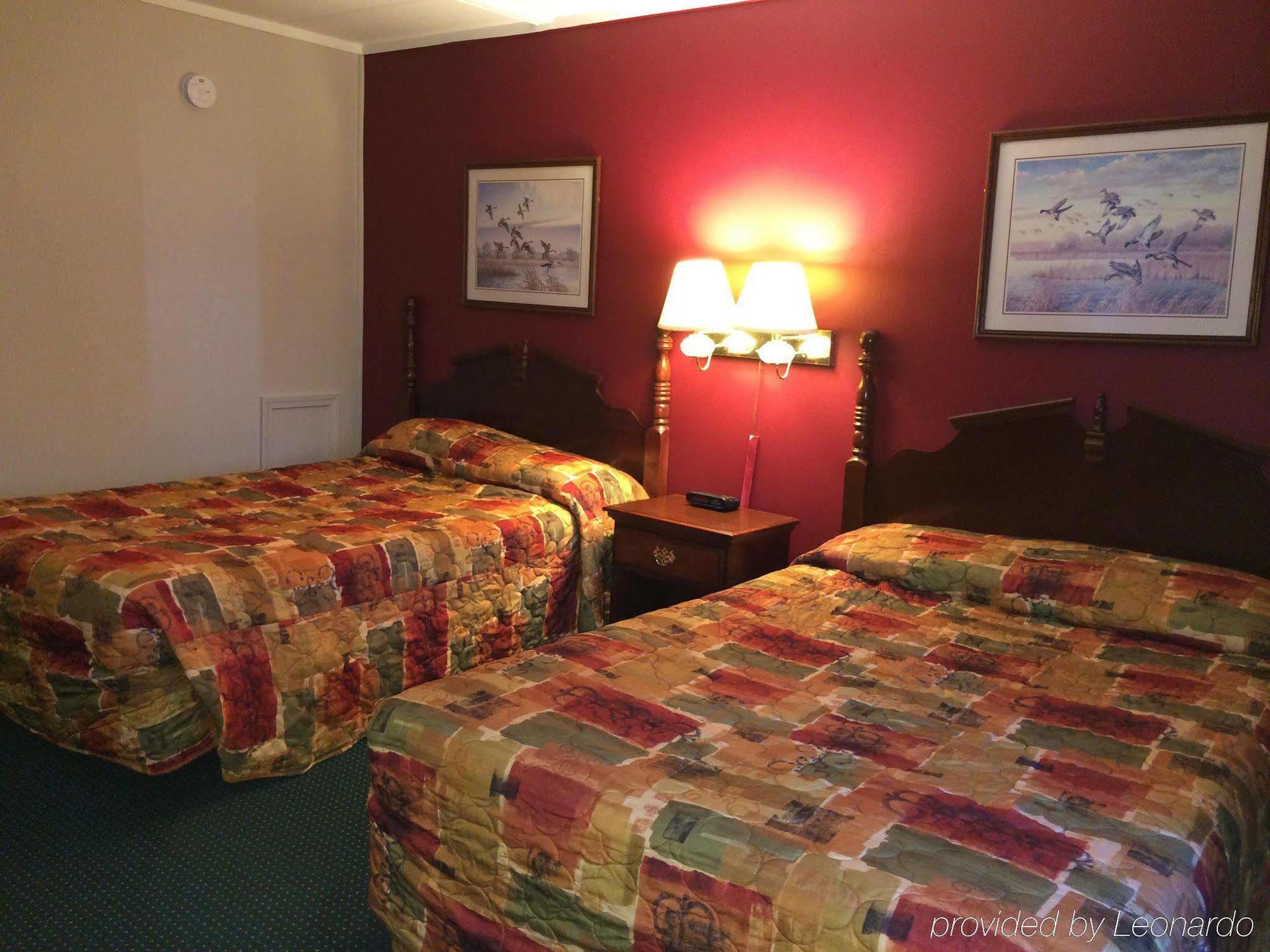 Rapids Inn & Suites Wisconsin Rapids Exterior photo