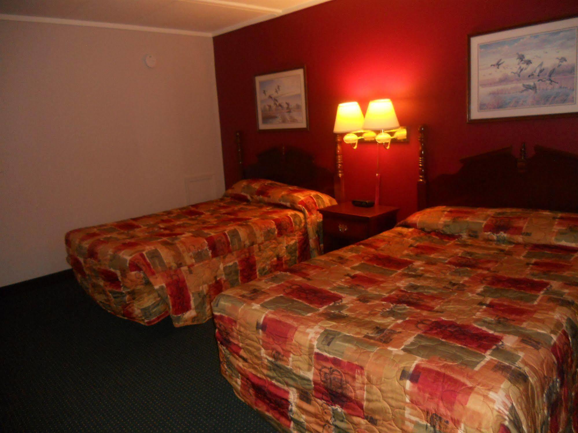 Rapids Inn & Suites Wisconsin Rapids Exterior photo
