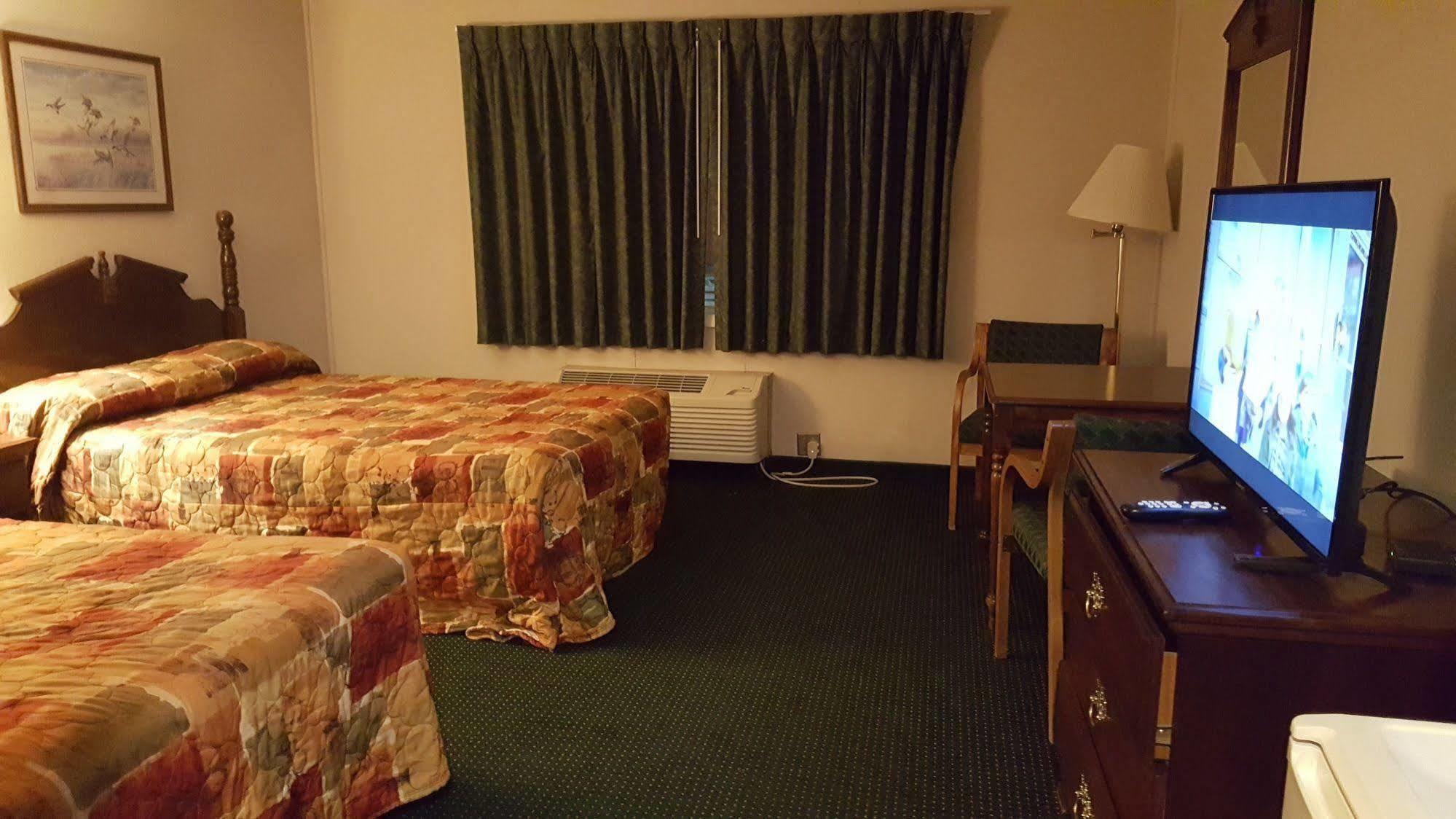 Rapids Inn & Suites Wisconsin Rapids Exterior photo